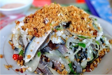 Món ngon chứa 'ổ vi khuẩn': Nguy cơ từ tiết canh, gỏi sống, nem chua 